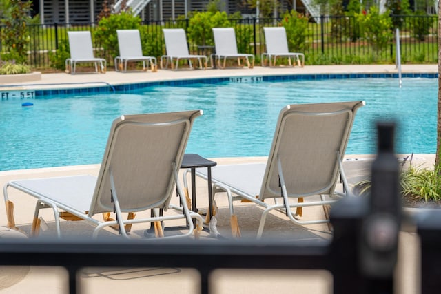 view of swimming pool