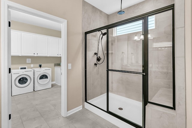 bathroom with a chandelier, a shower with door, and separate washer and dryer