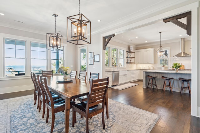 dining area with recessed lighting, dark wood-style floors, baseboards, and ornamental molding