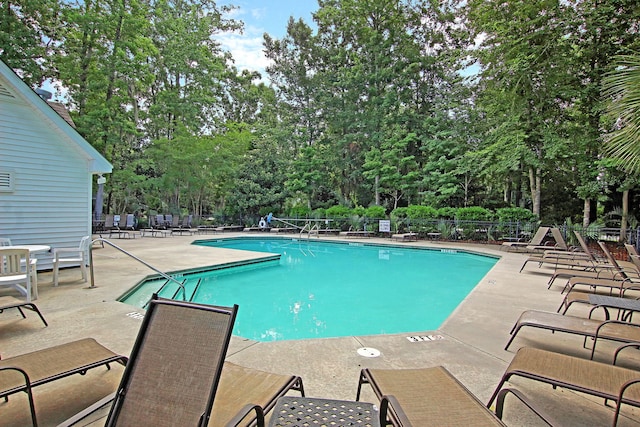 view of swimming pool featuring a patio