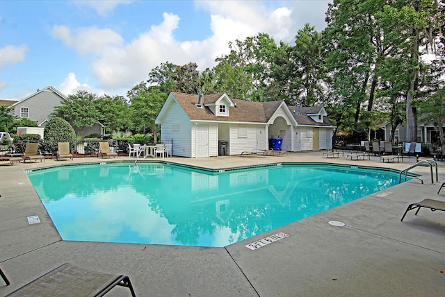 view of swimming pool featuring a patio area