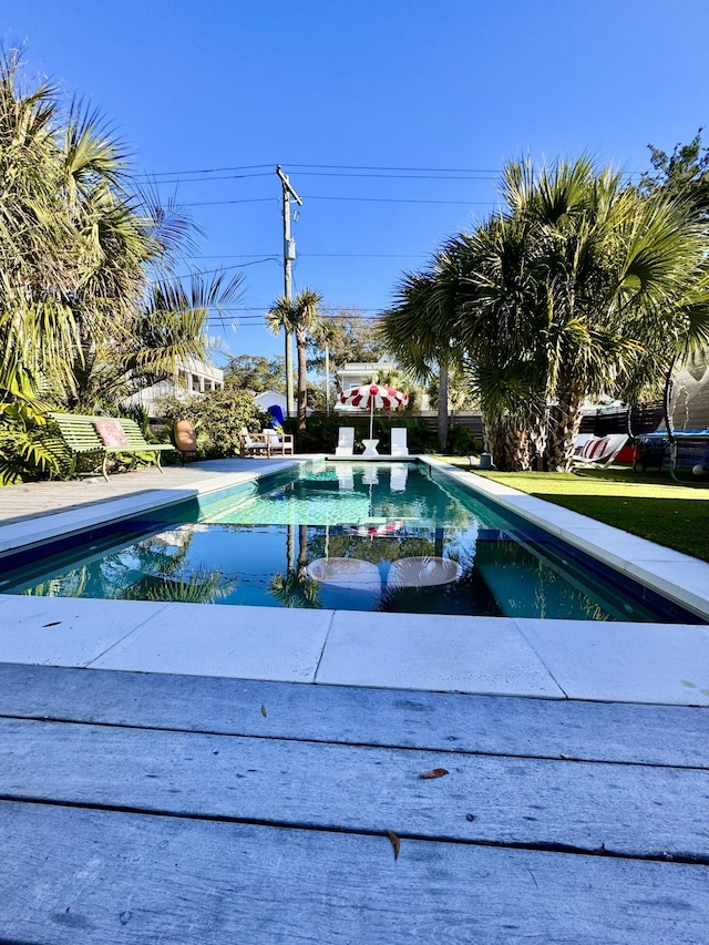 view of swimming pool