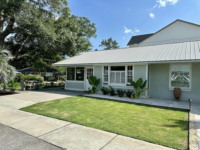 view of front of house with a front yard