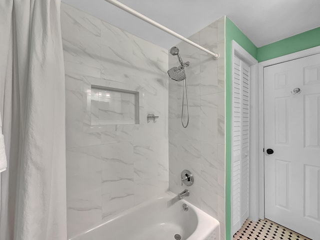 bathroom with shower / tub combo with curtain