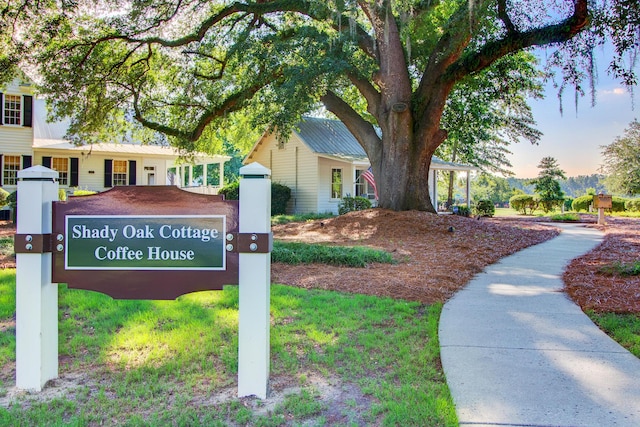 view of community / neighborhood sign