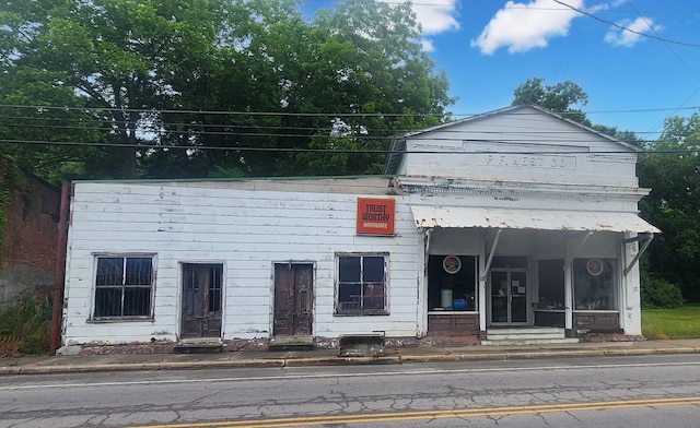 view of building exterior