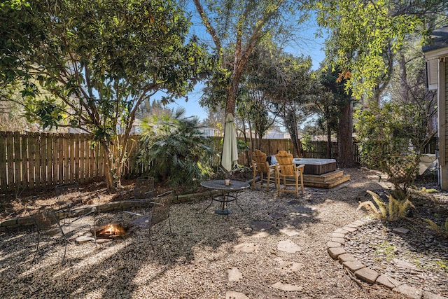 view of yard featuring a hot tub