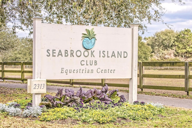 view of community / neighborhood sign