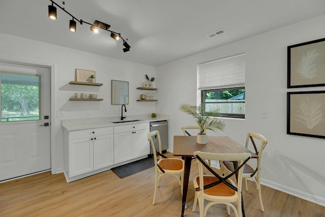 dining room featuring visible vents, plenty of natural light, and light wood-type flooring