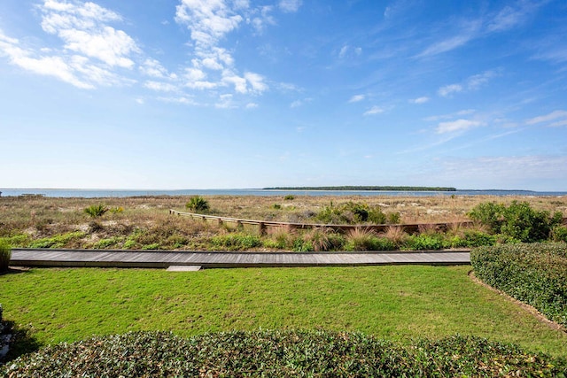 view of yard featuring a water view