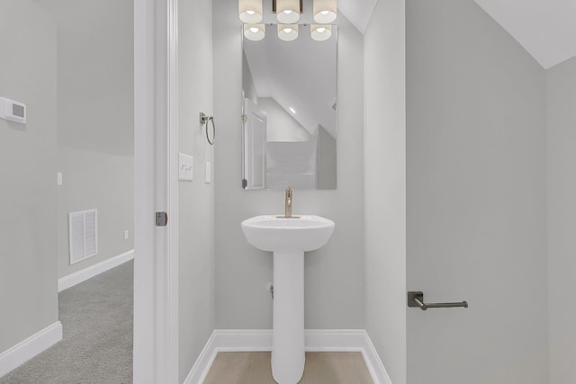 bathroom with visible vents and baseboards