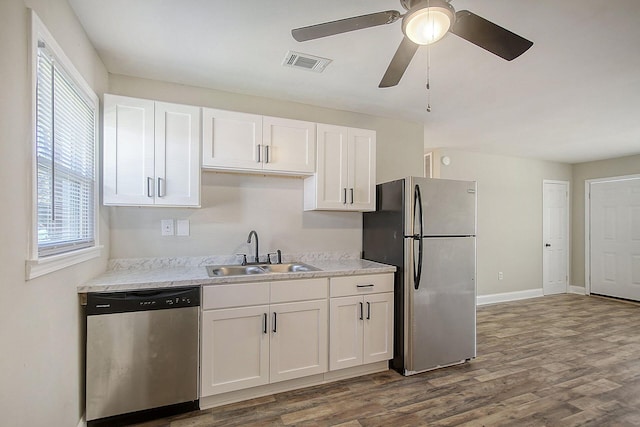 1554 Orange Grove Rd Unit A & B, Charleston, SC 29407 - kitchen with appliances with stainless steel finishes, a sink, white cabinets, dark wood-style flooring, and ceiling fan