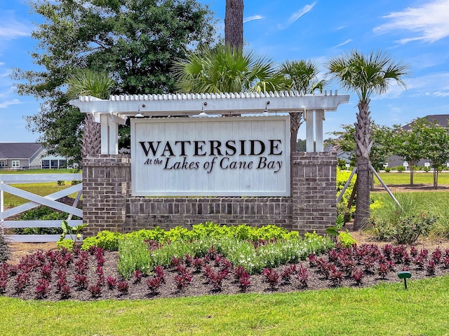 view of community / neighborhood sign