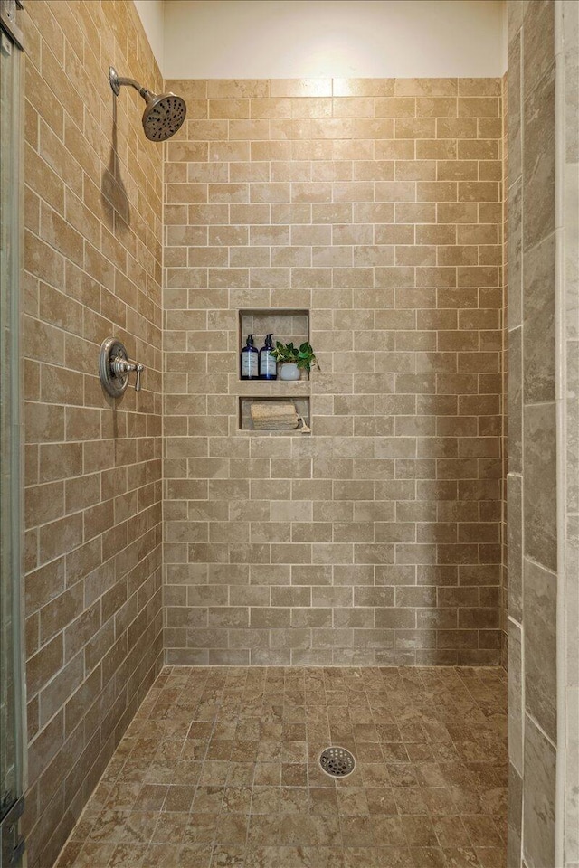 656 Coleman Blvd Unit 405, Mount Pleasant, SC 29464 - full bath with tiled shower