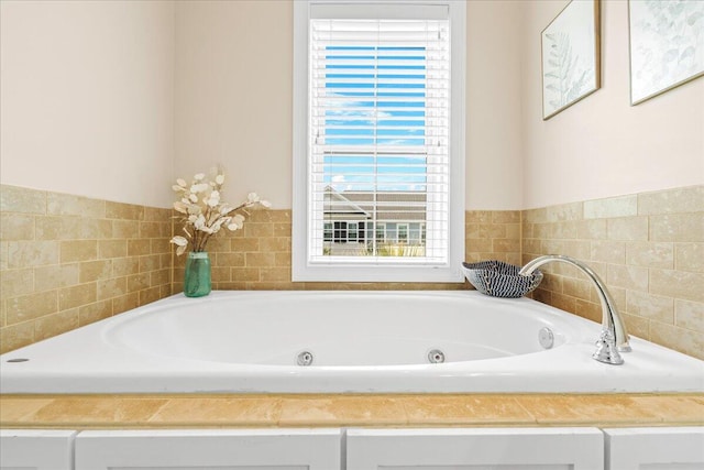656 Coleman Blvd Unit 405, Mount Pleasant, SC 29464 - bathroom with a jetted tub