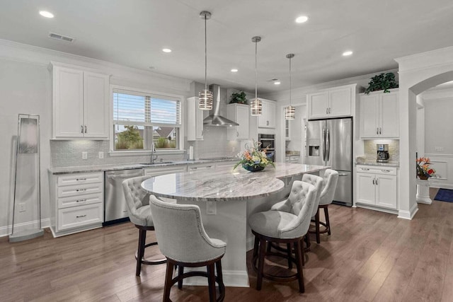 dining area with crown molding, arched walkways, dark wood finished floors, recessed lighting, and visible vents