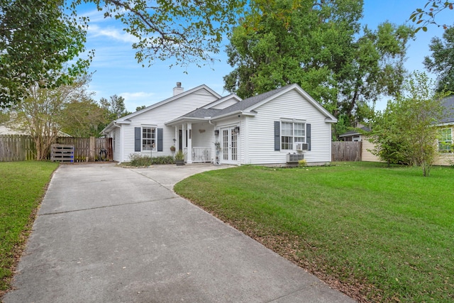 ranch-style home featuring a front lawn