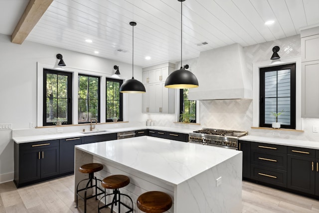 kitchen featuring light hardwood / wood-style floors, sink, pendant lighting, and a center island