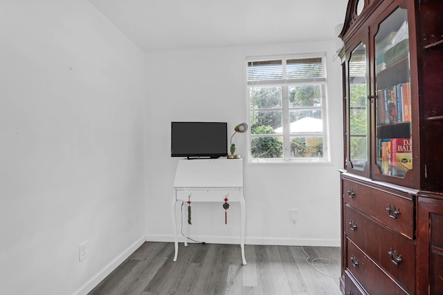 1514 Patterson Ave, Charleston, SC 29412 - office area with wood finished floors and baseboards