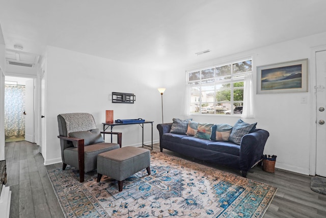 1514 Patterson Ave, Charleston, SC 29412 - living area with wood finished floors and baseboards
