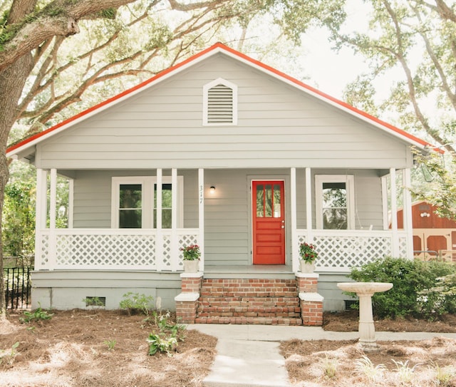 317 Bay St, Walterboro, SC 29488 - bungalow-style house with a porch
