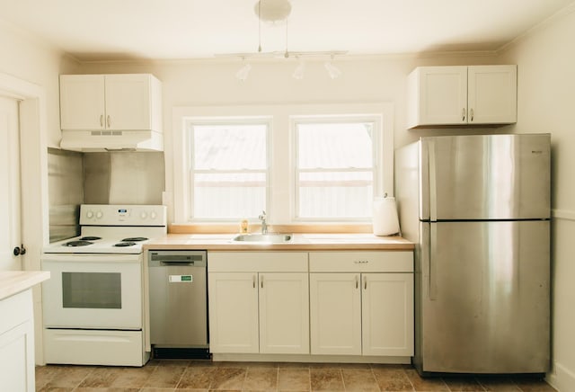 317 Bay St, Walterboro, SC 29488 - kitchen featuring stainless steel appliances, under cabinet range hood, white cabinets, and ornamental molding