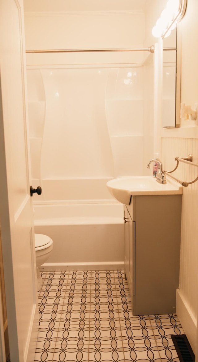 317 Bay St, Walterboro, SC 29488 - full bathroom with vanity and bathing tub / shower combination