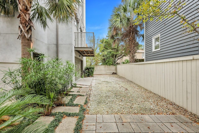 view of yard with a balcony