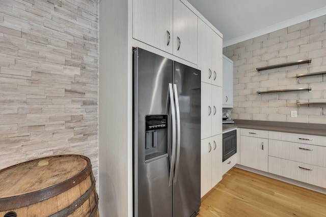 kitchen featuring tasteful backsplash, crown molding, light wood-type flooring, and appliances with stainless steel finishes