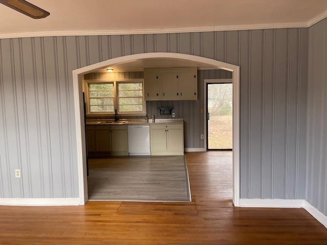 kitchen with light wood-type flooring, ceiling fan, sink, crown molding, and dishwasher