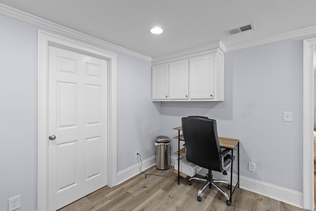 office featuring light wood-type flooring, baseboards, ornamental molding, visible vents, and recessed lighting