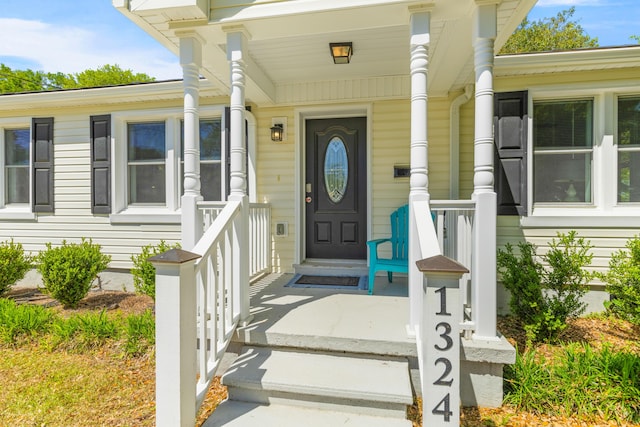 property entrance featuring a porch