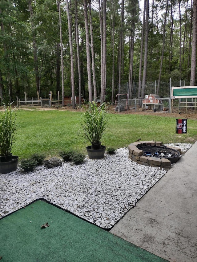 view of yard with a fire pit