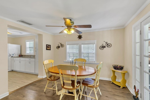 dining space with plenty of natural light, light hardwood / wood-style flooring, and ceiling fan