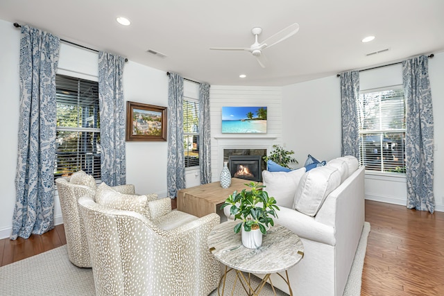 living area with recessed lighting, visible vents, and wood finished floors