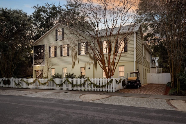 view of front of property