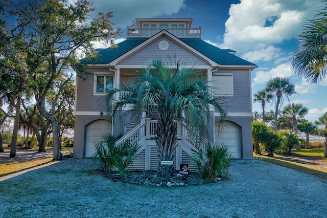 view of front of home featuring a front yard and a garage