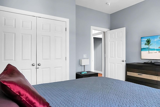 bedroom featuring a closet