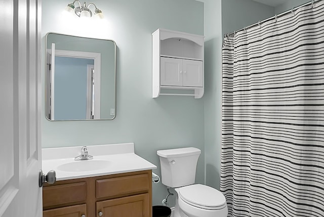 bathroom with a shower with curtain, vanity, and toilet