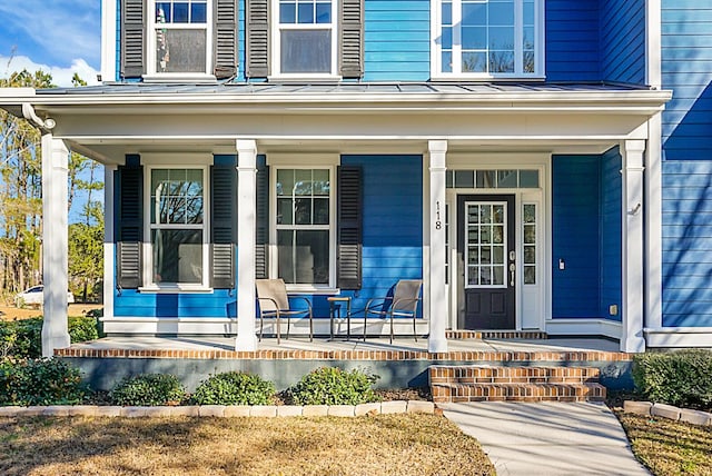 doorway to property with covered porch