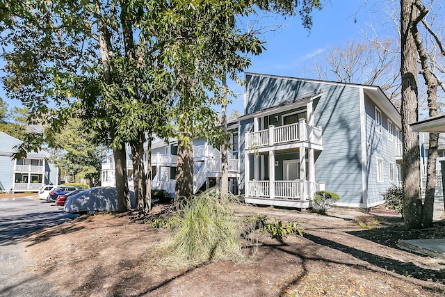 view of front of property featuring a balcony and a porch