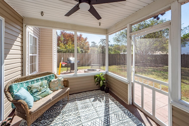 sunroom / solarium with ceiling fan