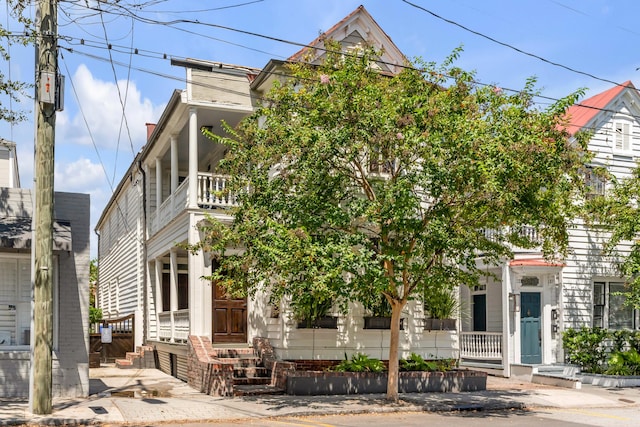 view of front of house with a porch