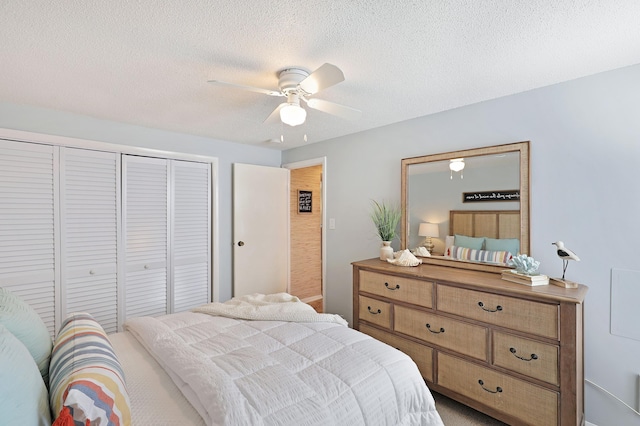 bedroom featuring a closet, a textured ceiling, and ceiling fan