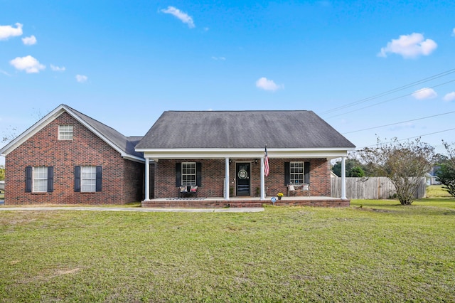 view of front facade featuring covered porch and a front yard