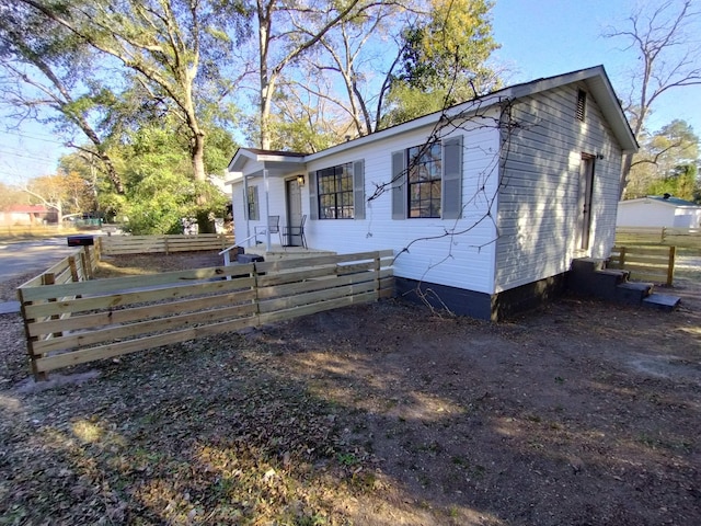 view of front facade featuring fence
