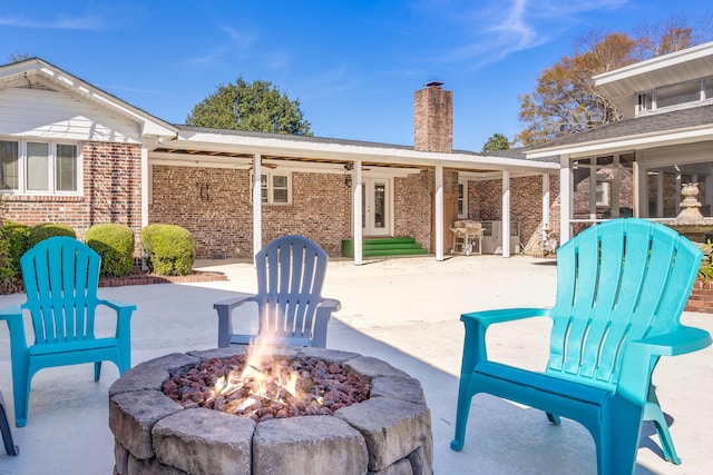 view of patio with a fire pit