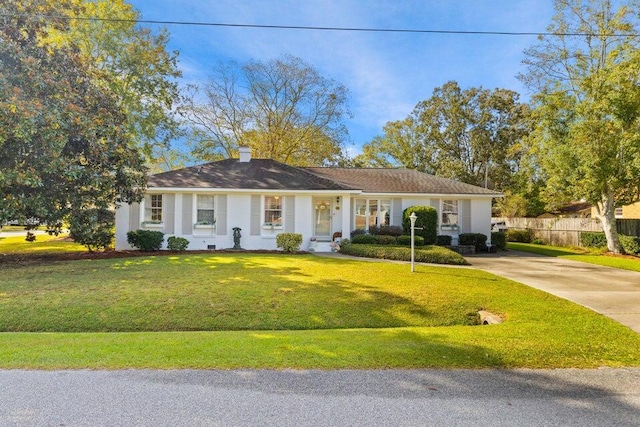 single story home featuring a front lawn