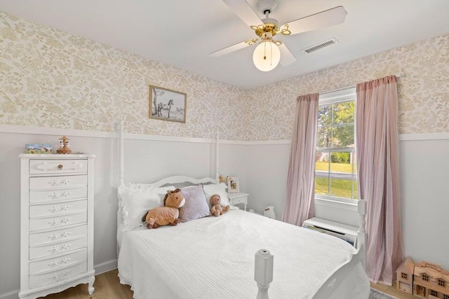 bedroom featuring ceiling fan