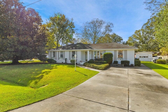 single story home featuring a front lawn